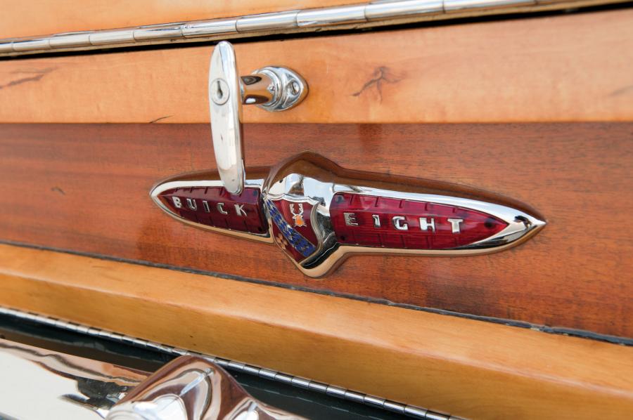  Buick Super Estate Wagon 1947 года  (фото 16 из 25)